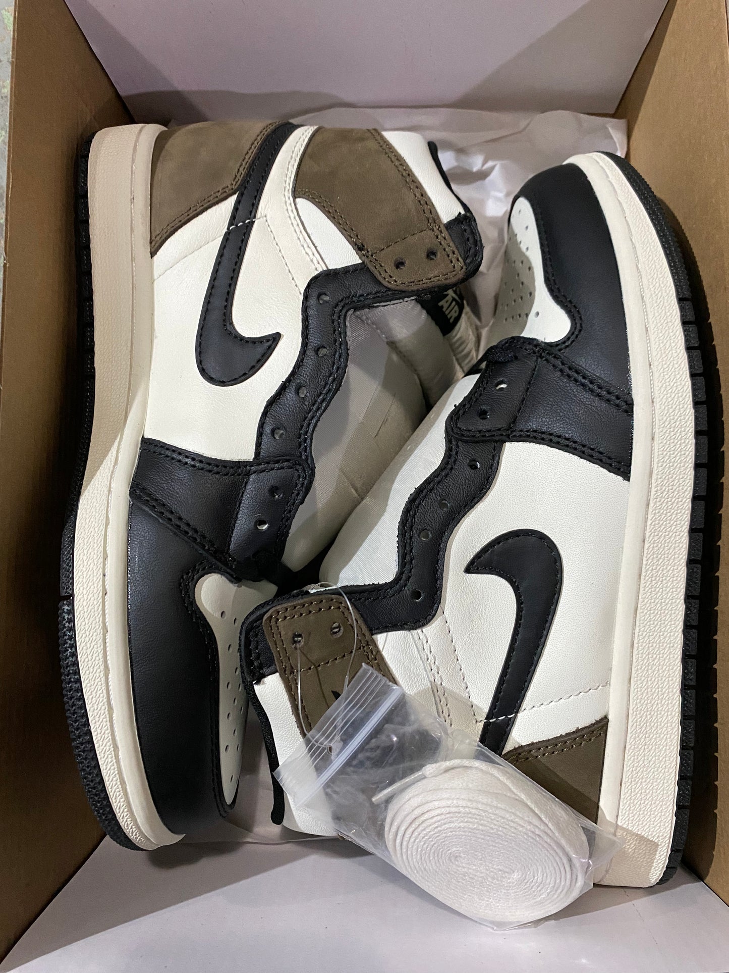 Jordan 1 Dark Mocha