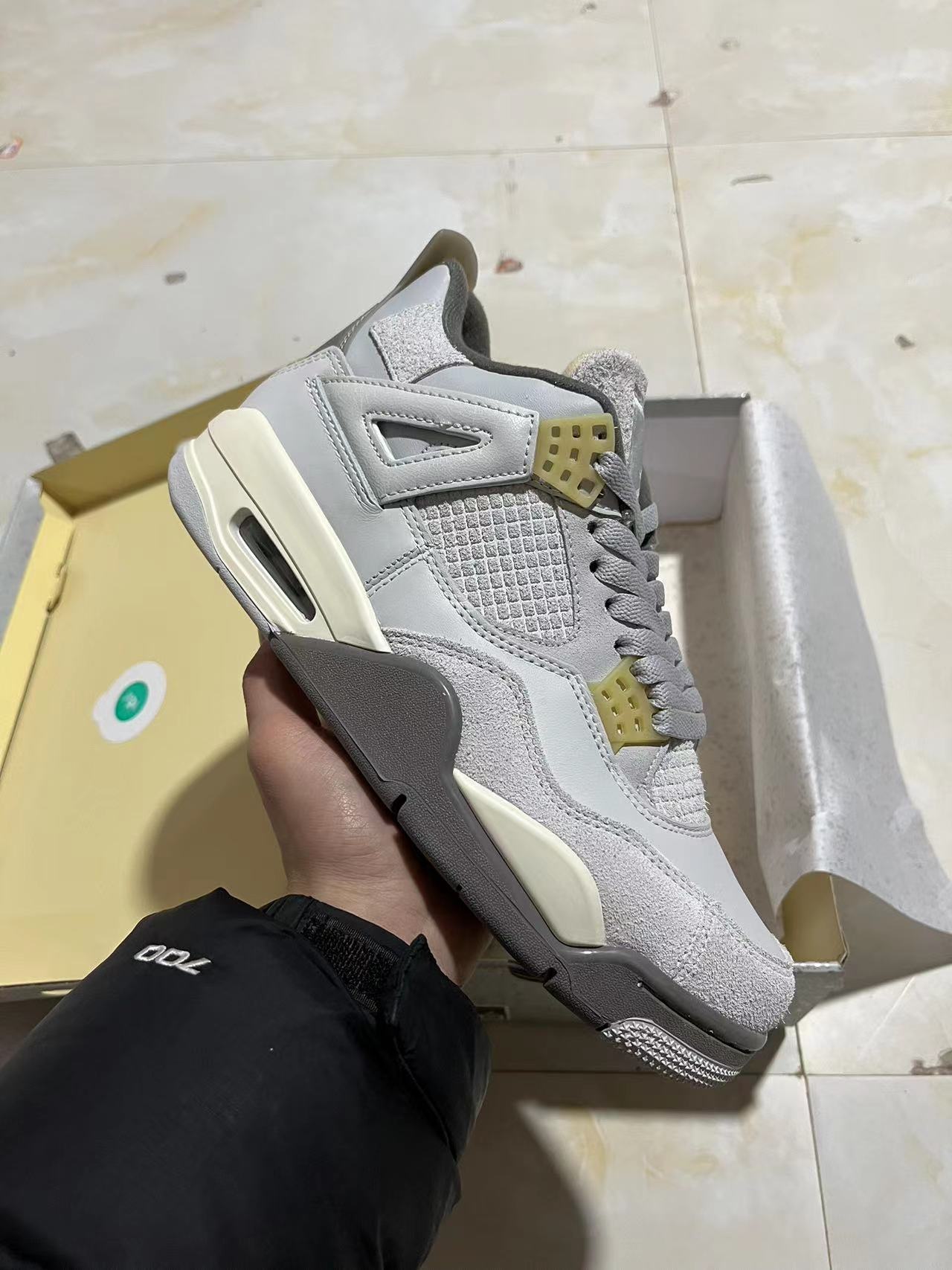 Jordan 4 Retro Craft Photon Dust