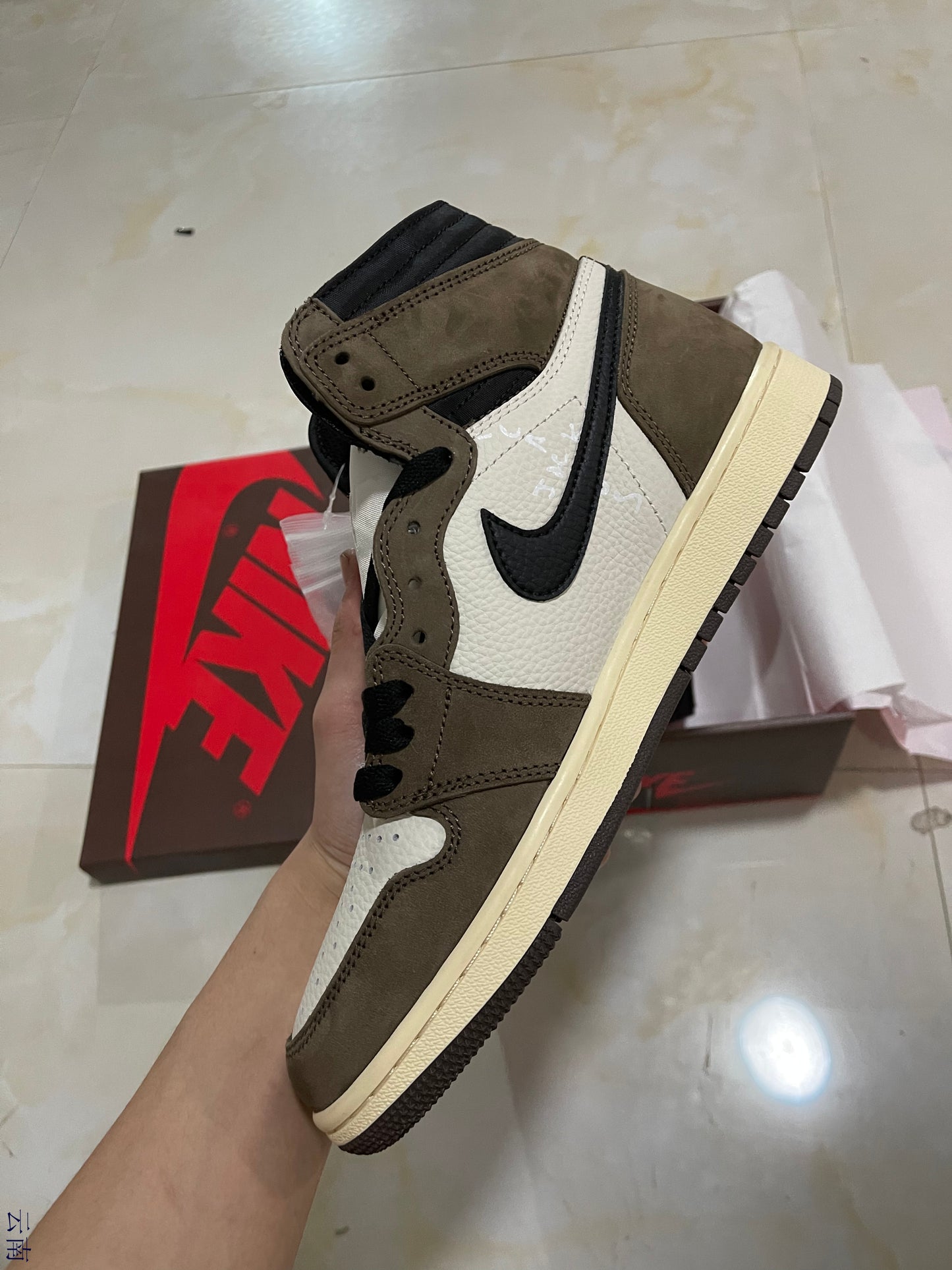 Jordan 1 Travis Scott