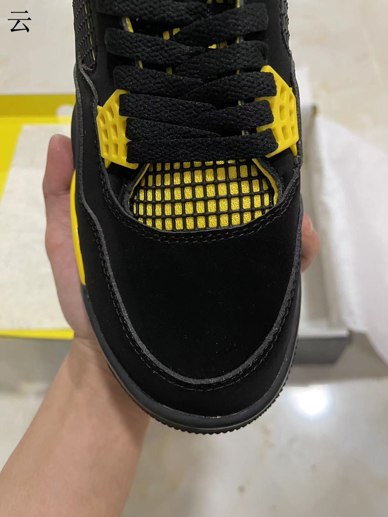 Jordan 4 Thunder