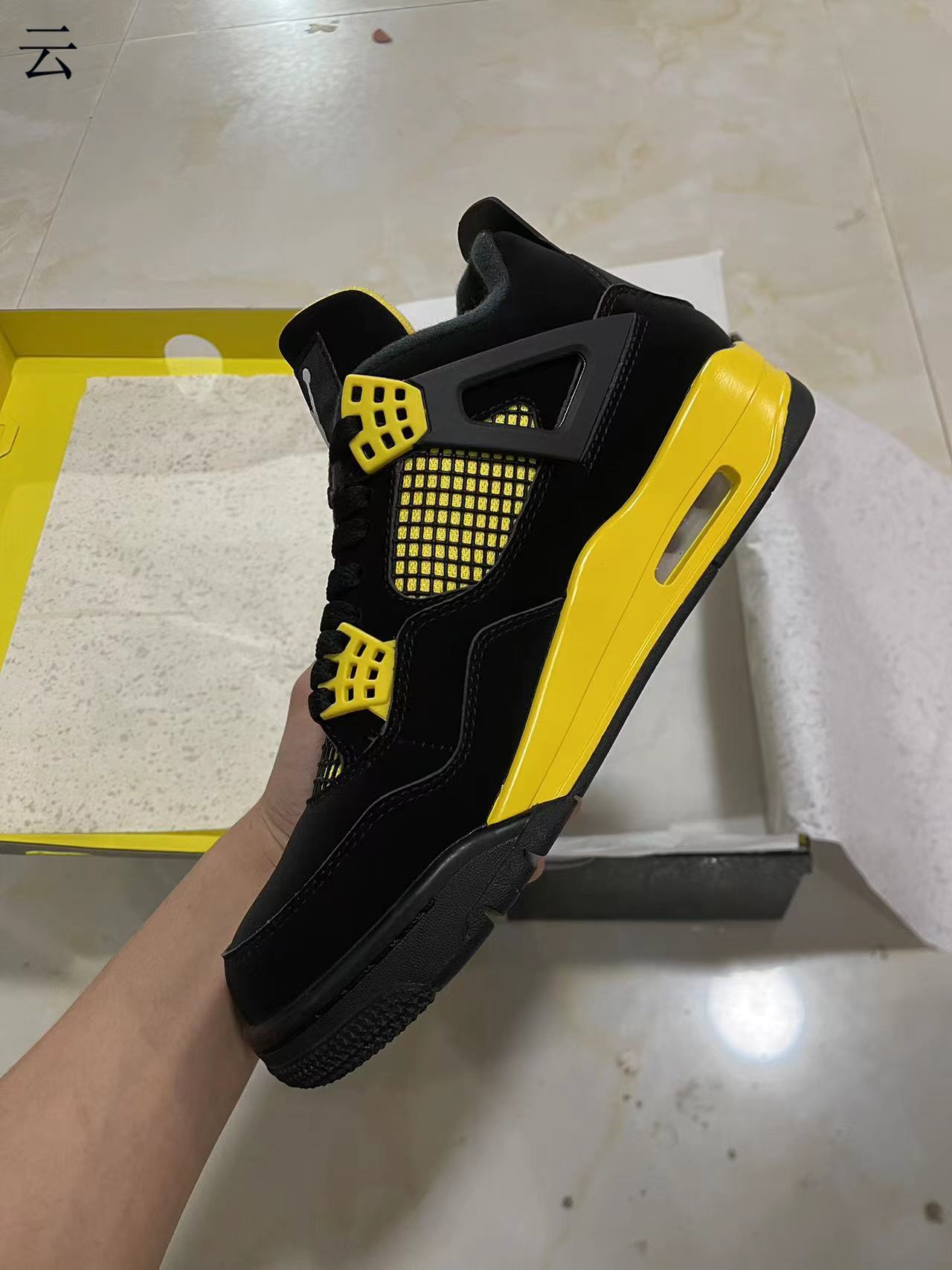 Jordan 4 Thunder