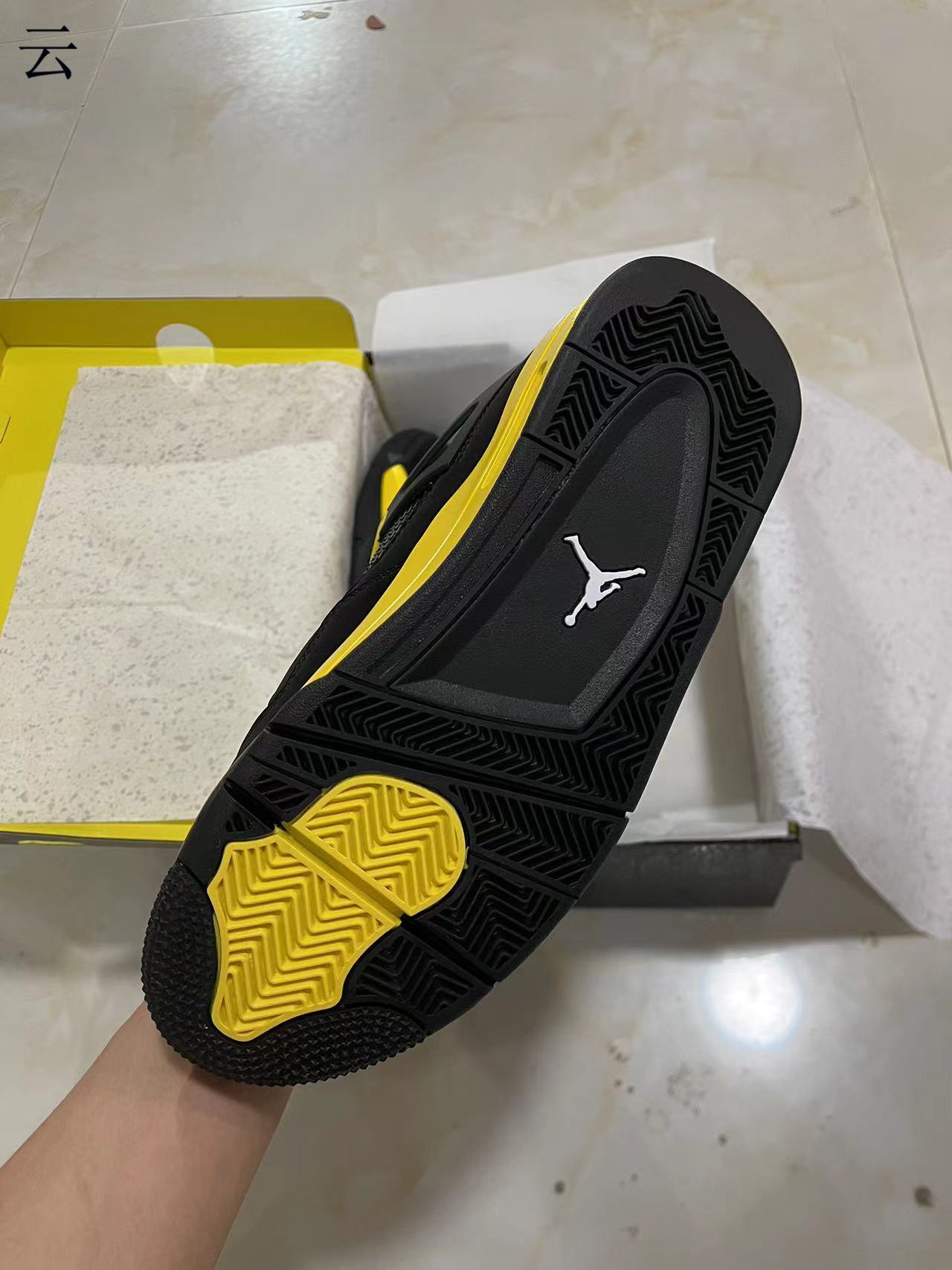 Jordan 4 Thunder