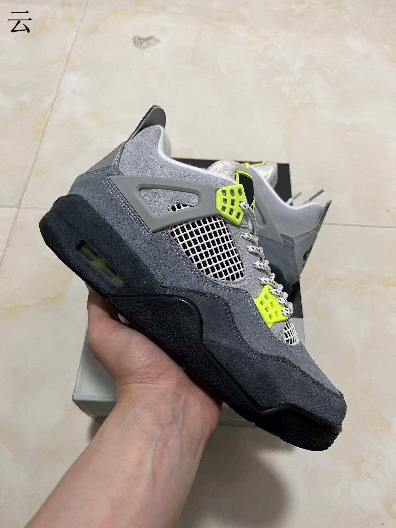 Jordan 4 Neon
