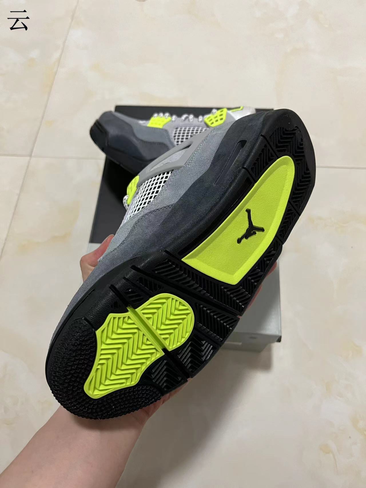 Jordan 4 Neon