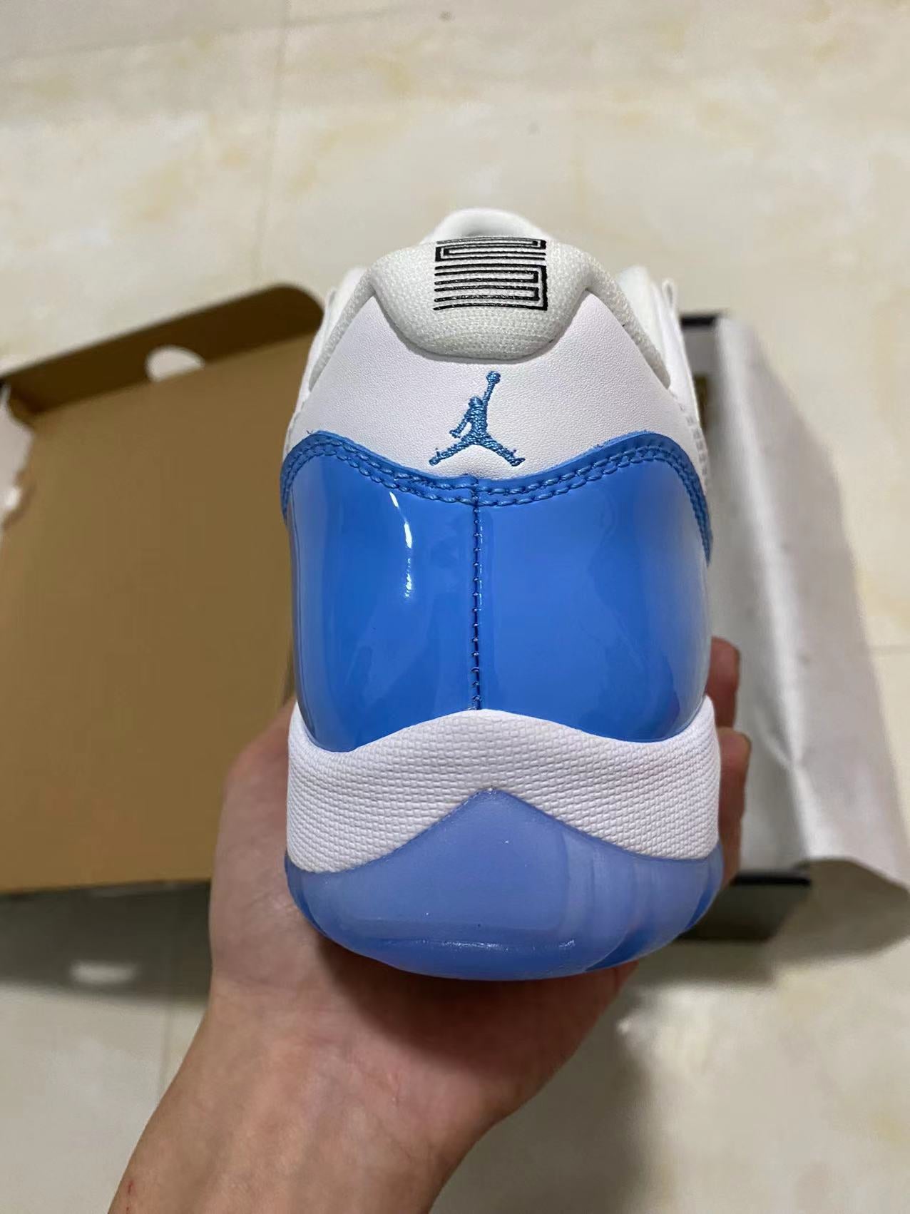 Jordan 11 Retro Low UNC