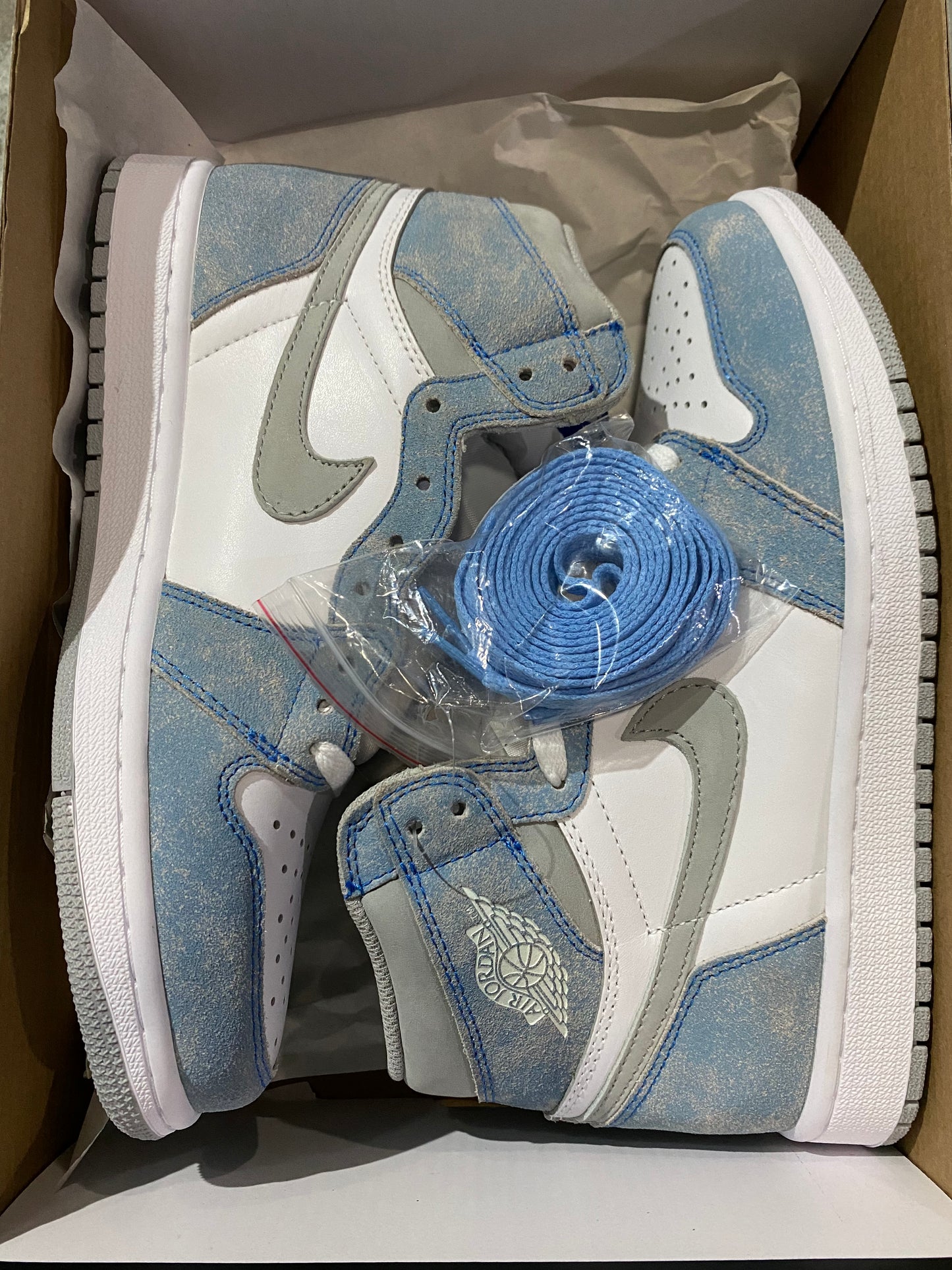 Jordan 1 Retro High OG Hyper Royal