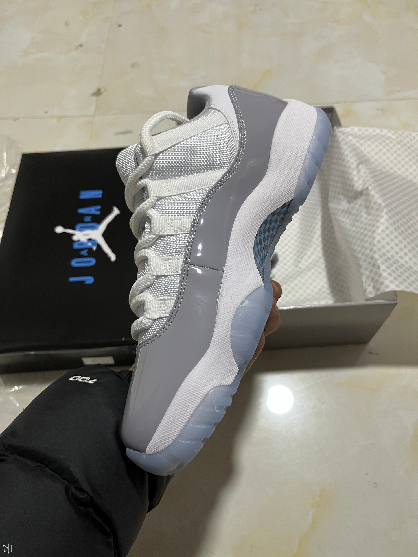 Jordan 11 Retro Low Cement Grey