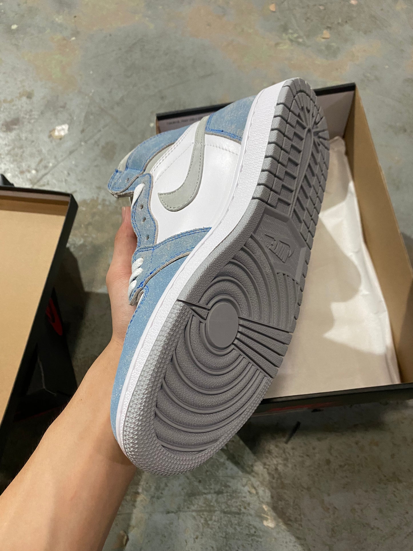Jordan 1 Retro High OG Hyper Royal