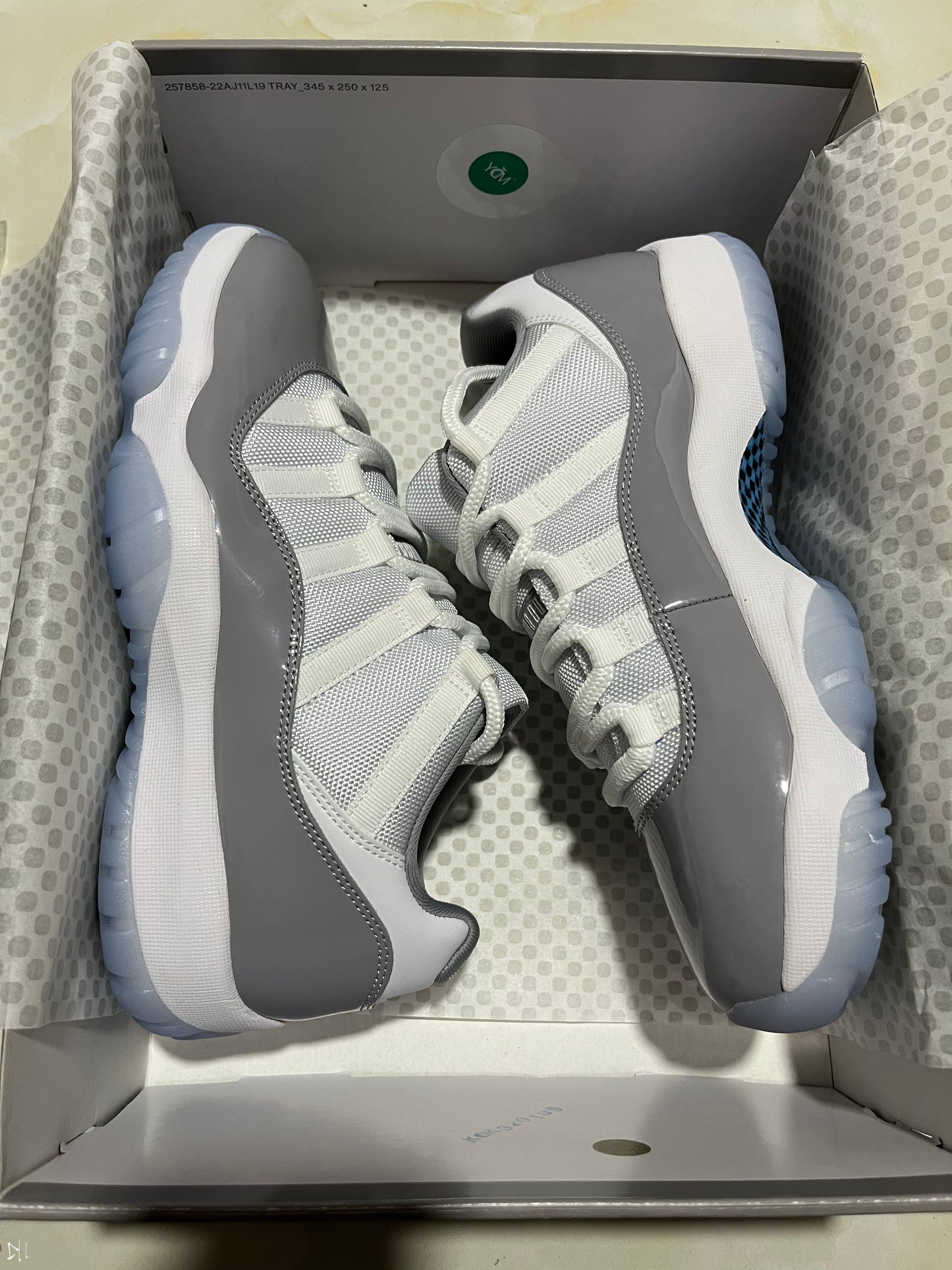 Jordan 11 Retro Low Cement Grey