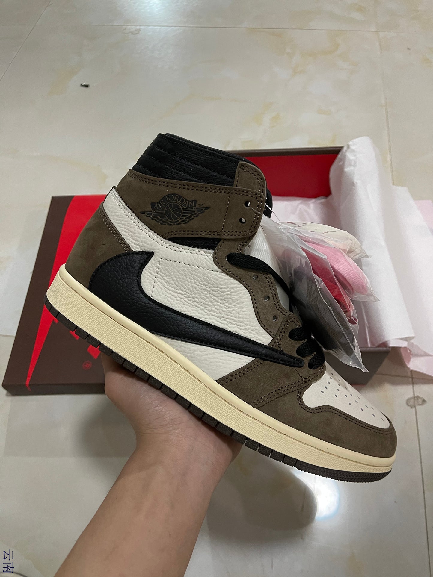 Jordan 1 Travis Scott