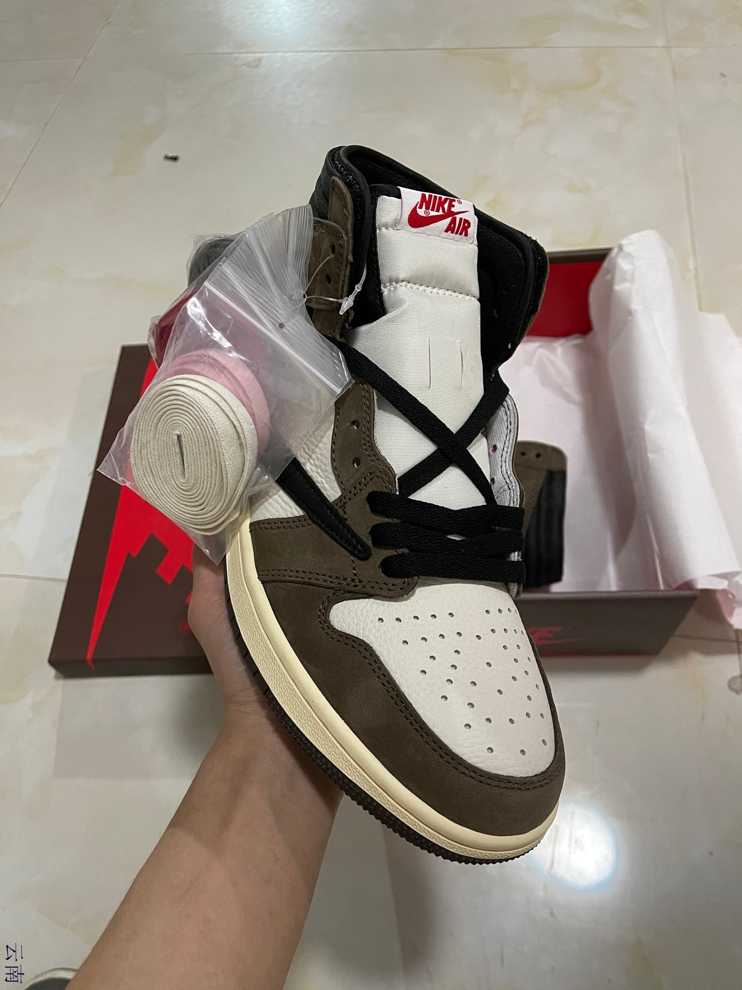 Jordan 1 Travis Scott