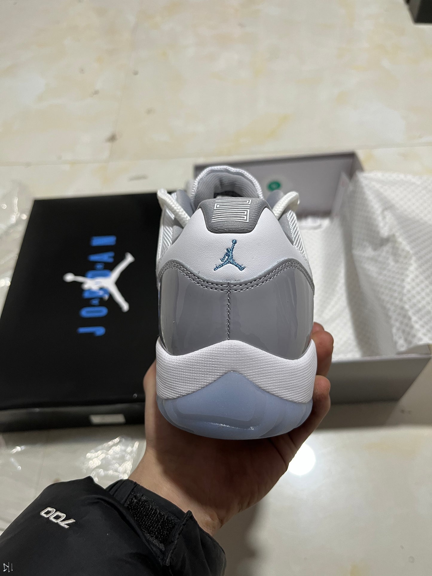 Jordan 11 Retro Low Cement Grey
