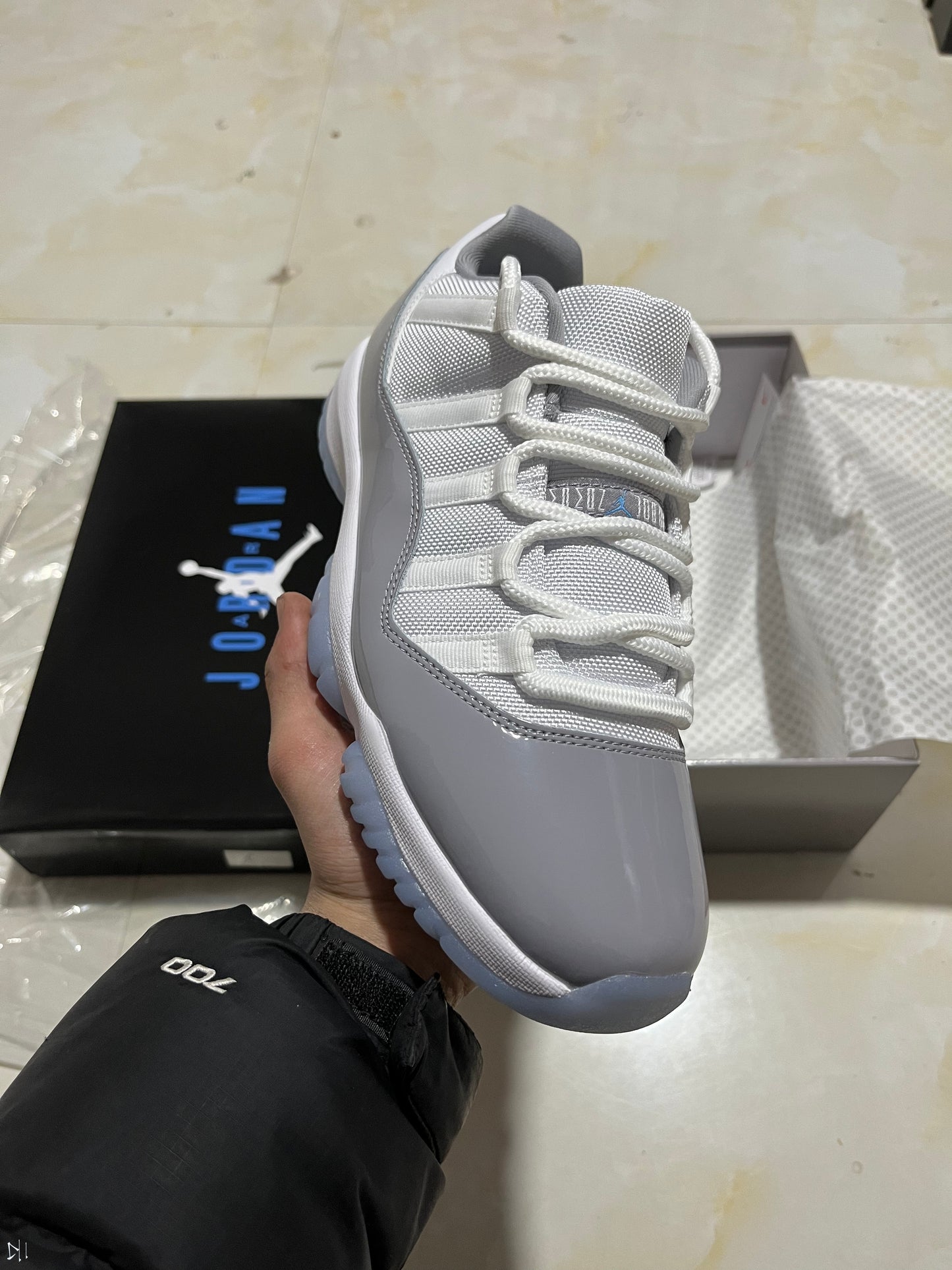 Jordan 11 Retro Low Cement Grey