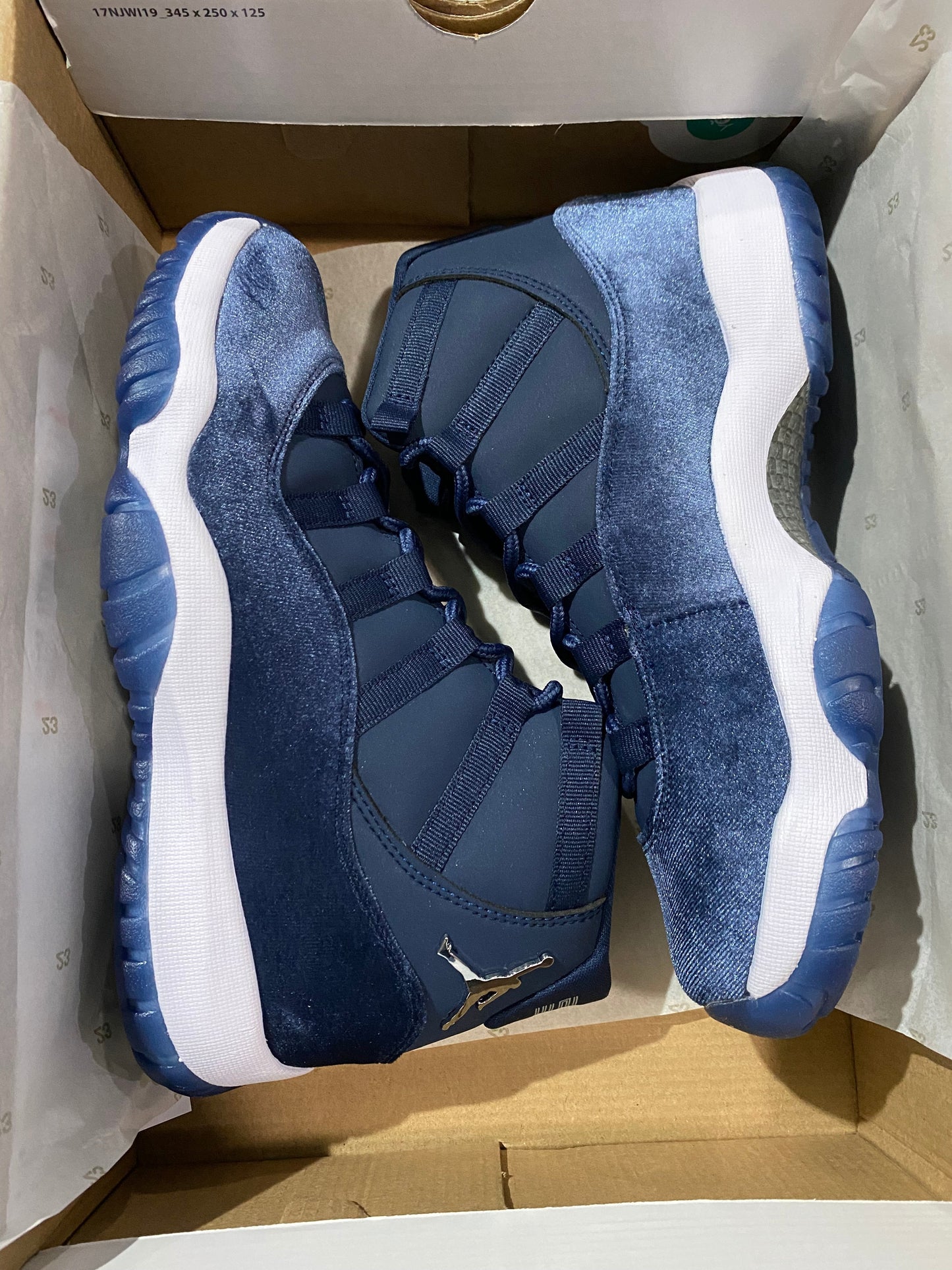 Jordan 11 plush midnight blue