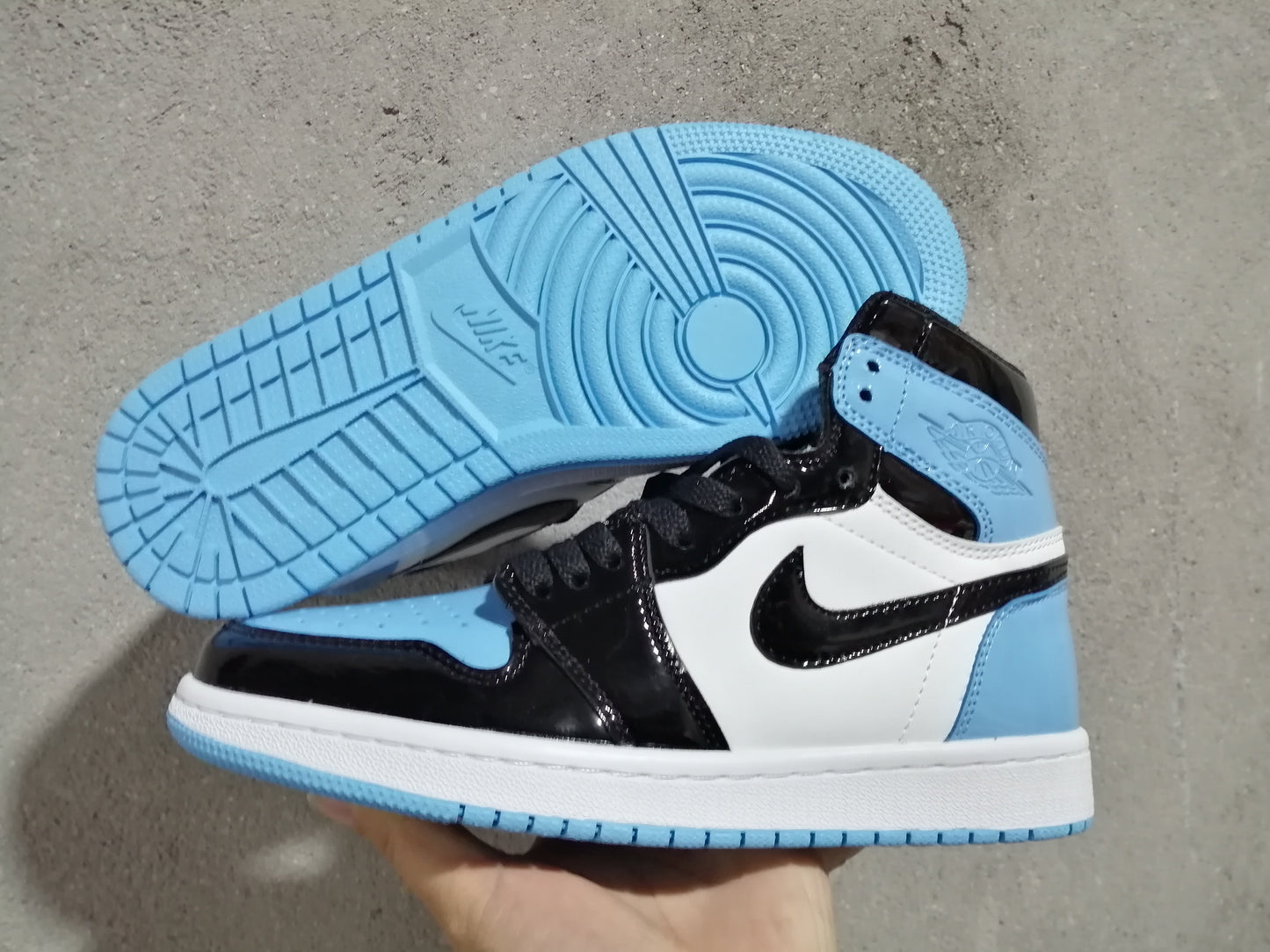 Jordan 1 Retro High UNC Patent