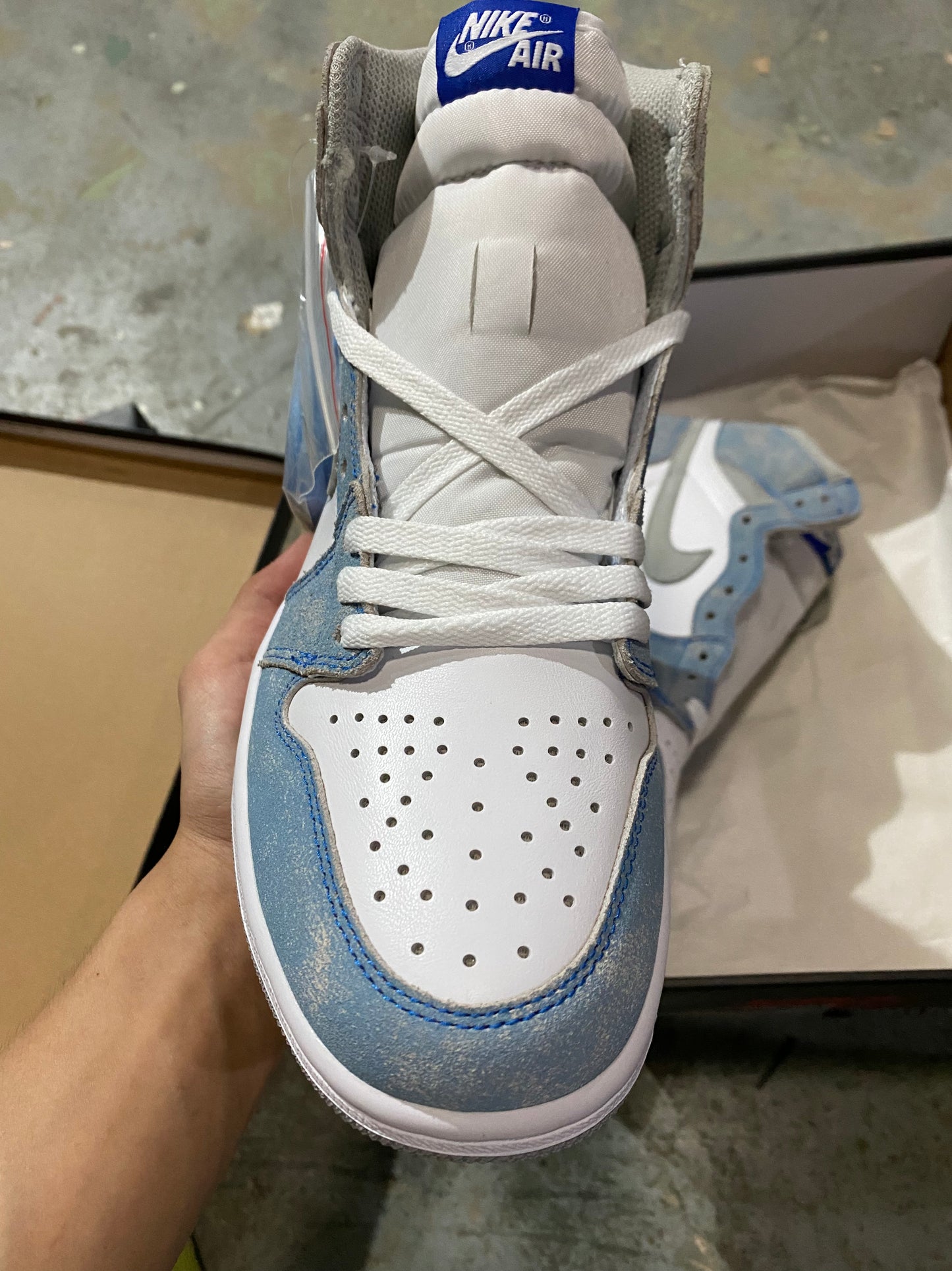Jordan 1 Retro High OG Hyper Royal