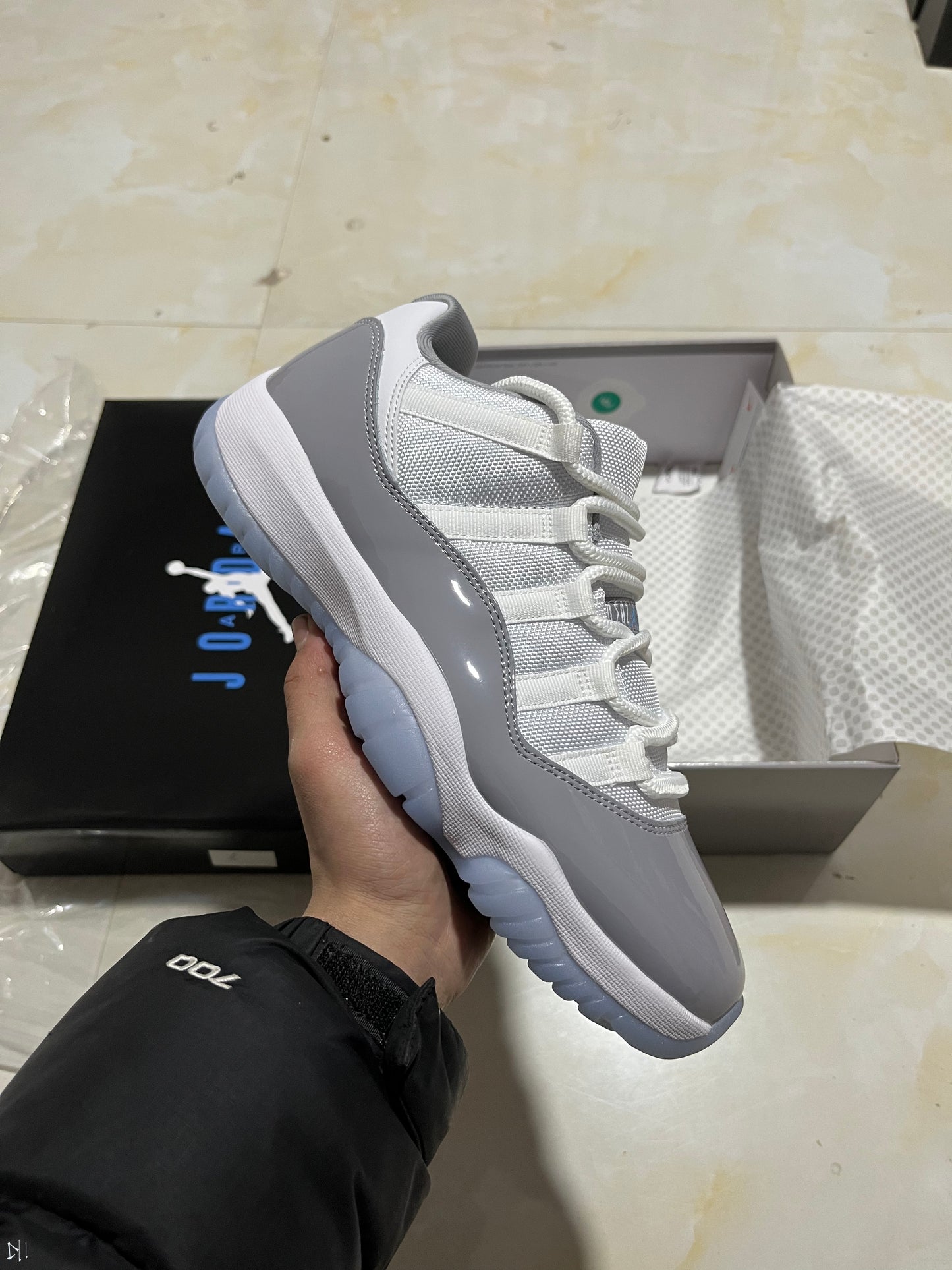 Jordan 11 Retro Low Cement Grey