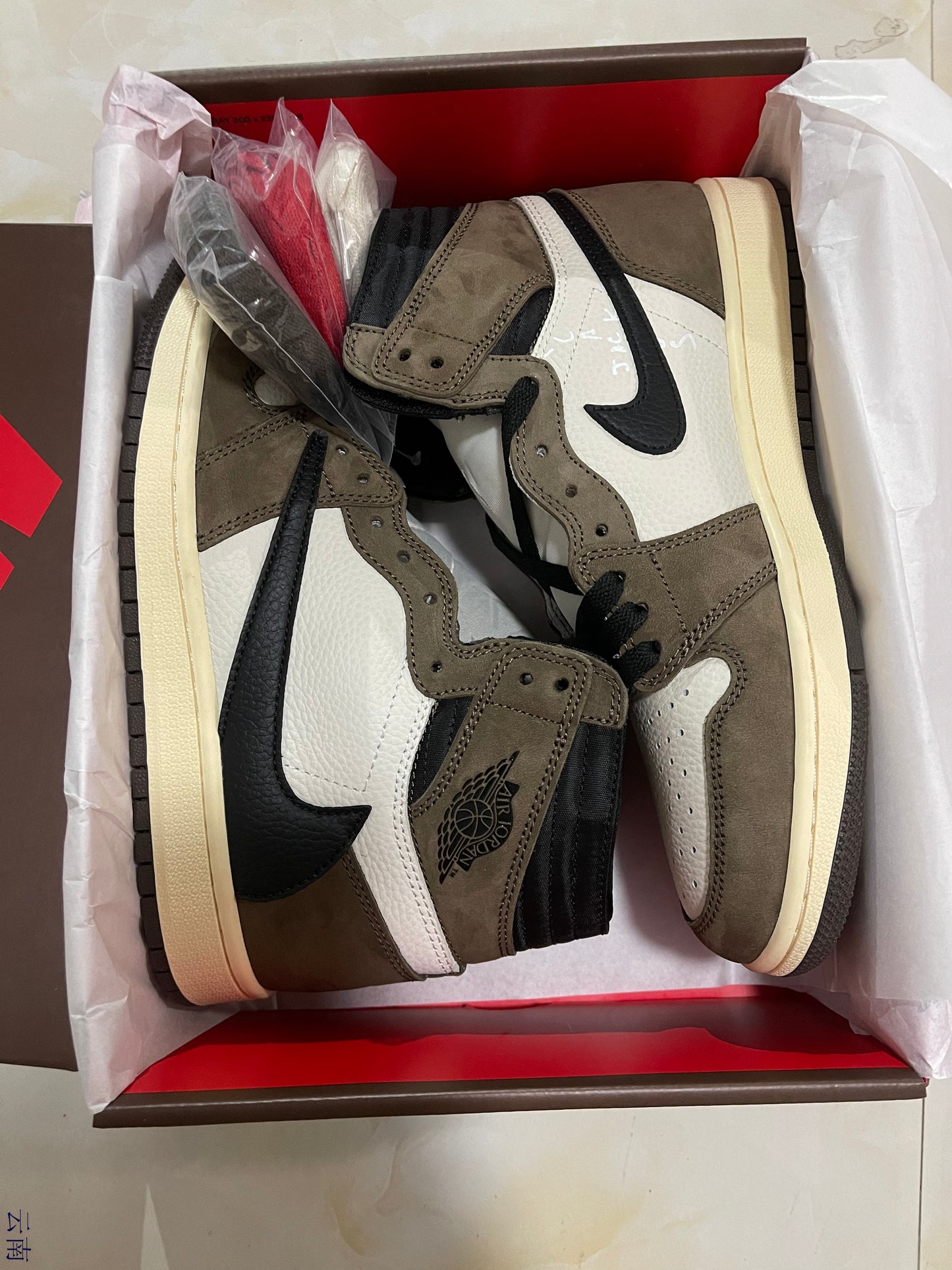 Jordan 1 Travis Scott