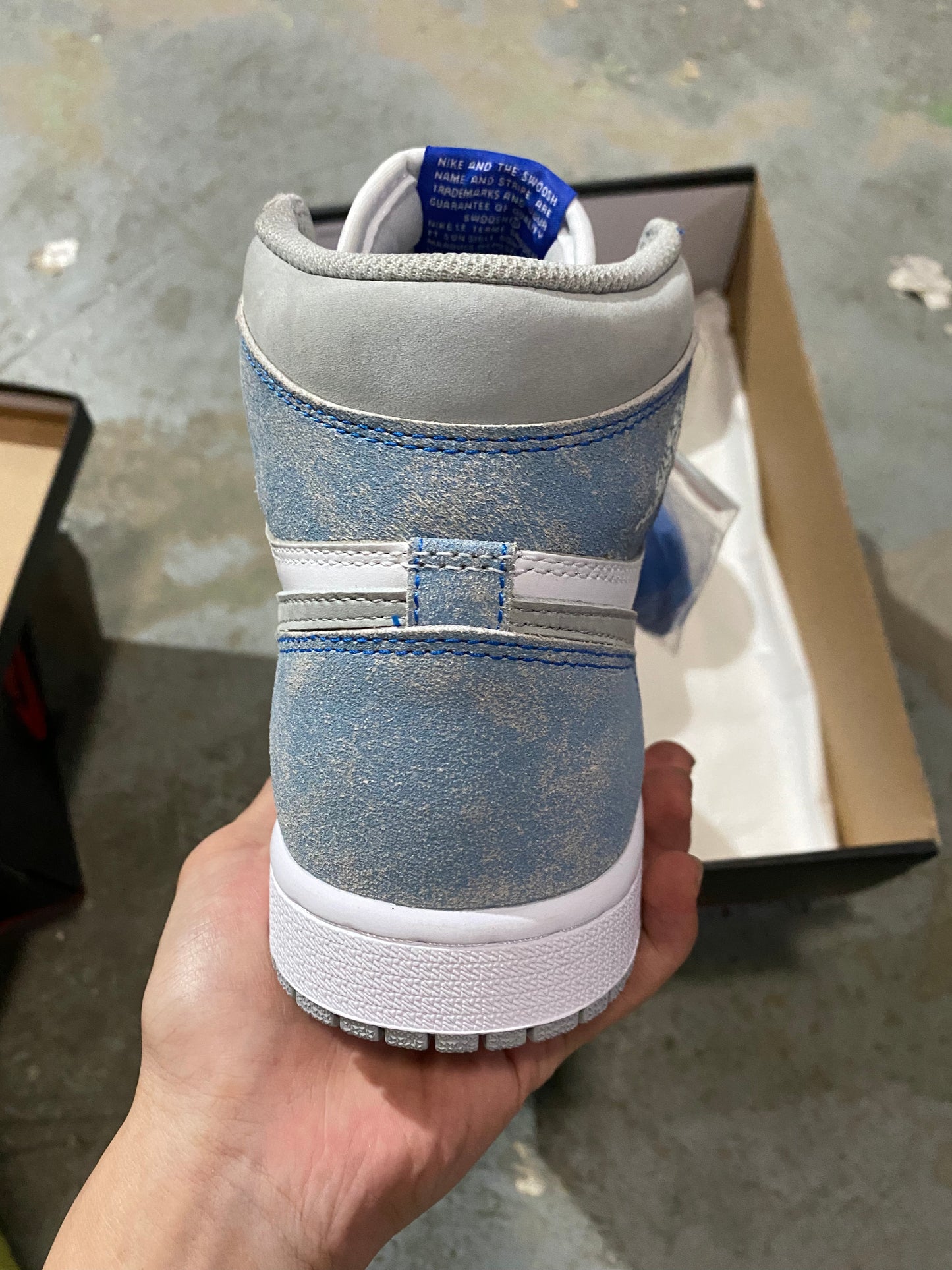 Jordan 1 Retro High OG Hyper Royal
